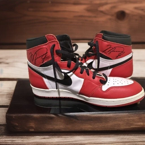 Michael Jordan Dual Autographed 1985 Nike Air Jordan 1 Sneakers – Chicago Bulls - Image 5
